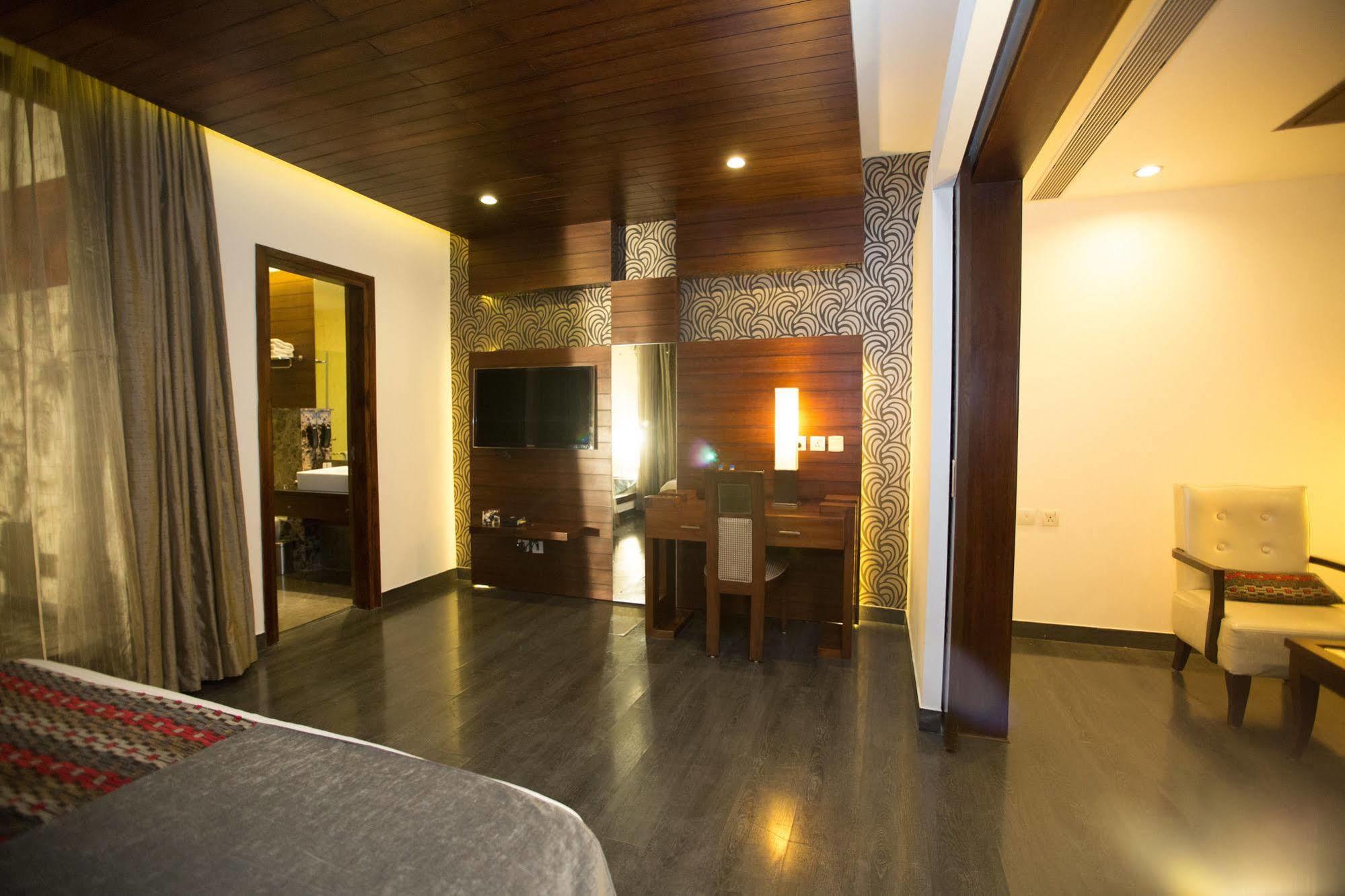 Hotel Icon Chandigarh Exterior photo